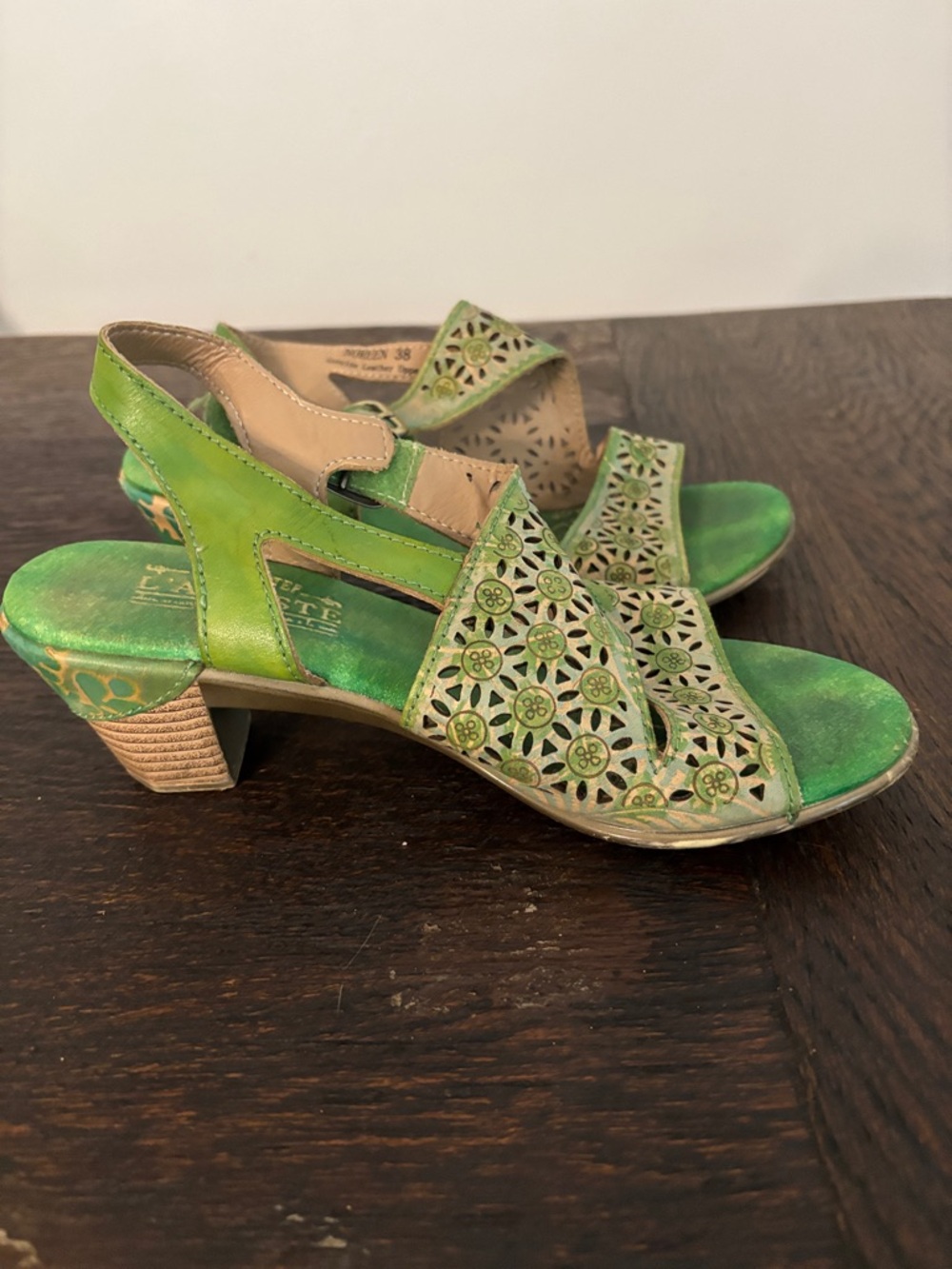 L’ Artiste green sandals. Sz 38